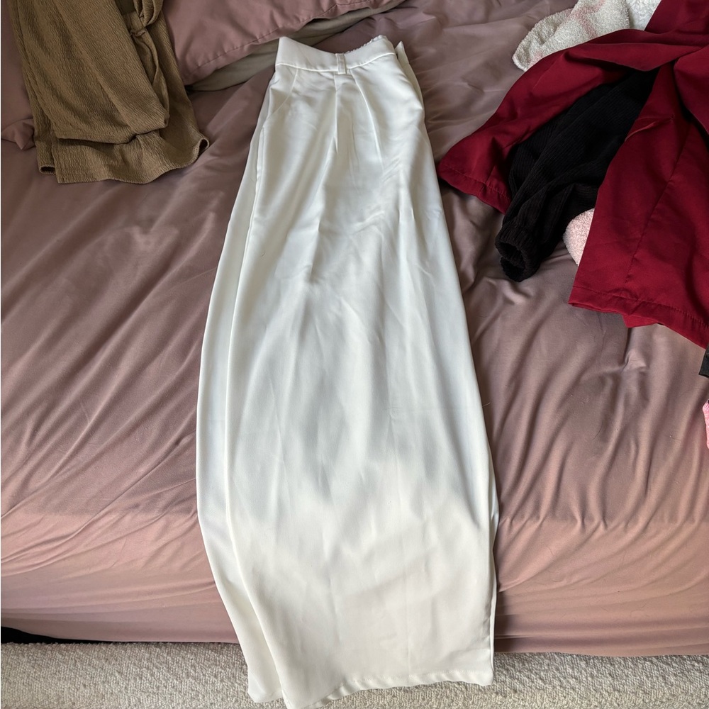 White trouser pants, size large, never worn